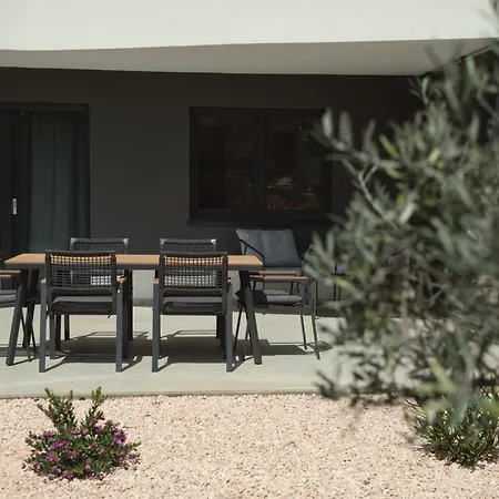 דירה Stella's Garden *
